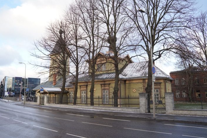 Orthodoxe Holzkirche am Hafen
