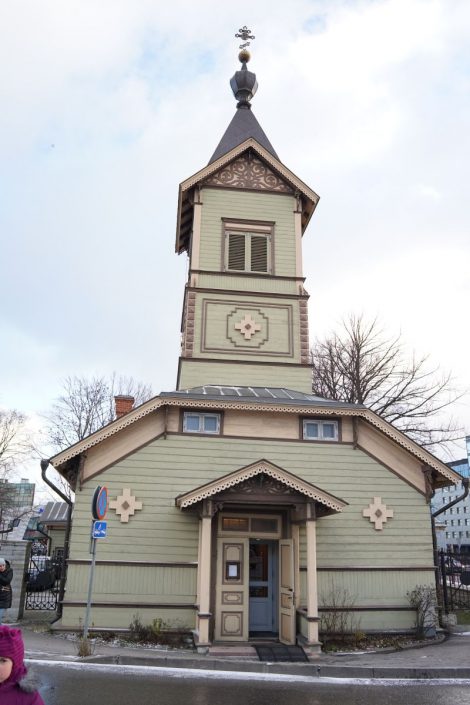 Orthodoxe Holzkirche am Hafen