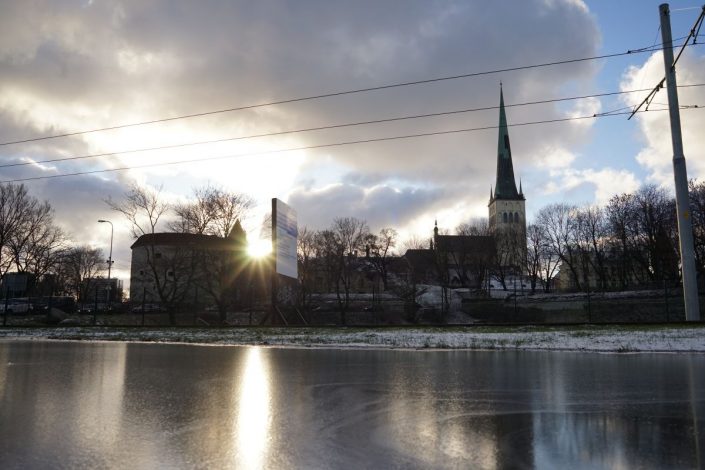 Kanonenturm mit Kirche